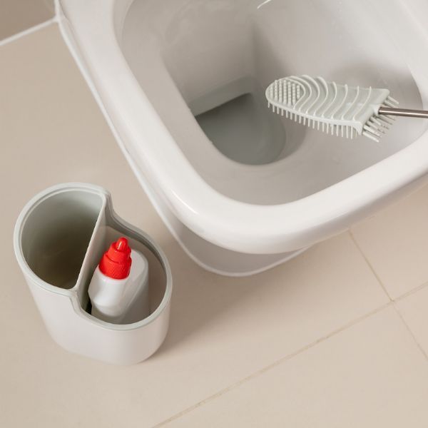 Mode toilet brush with storage station