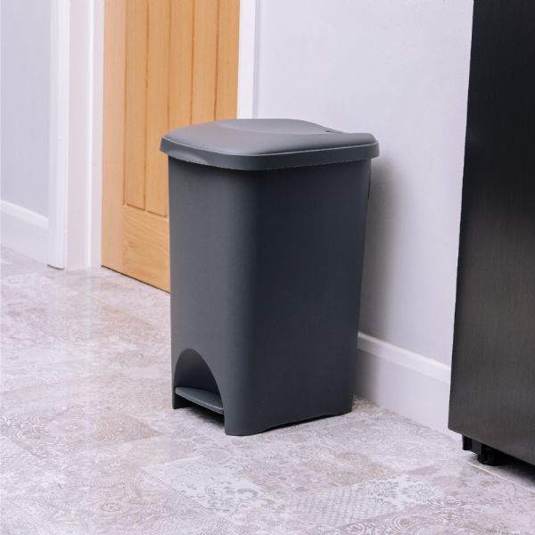 519001ADF, 40 litros Addis Eco hecho de 100% Cubo con Pedal de cocina de la familia de plástico 