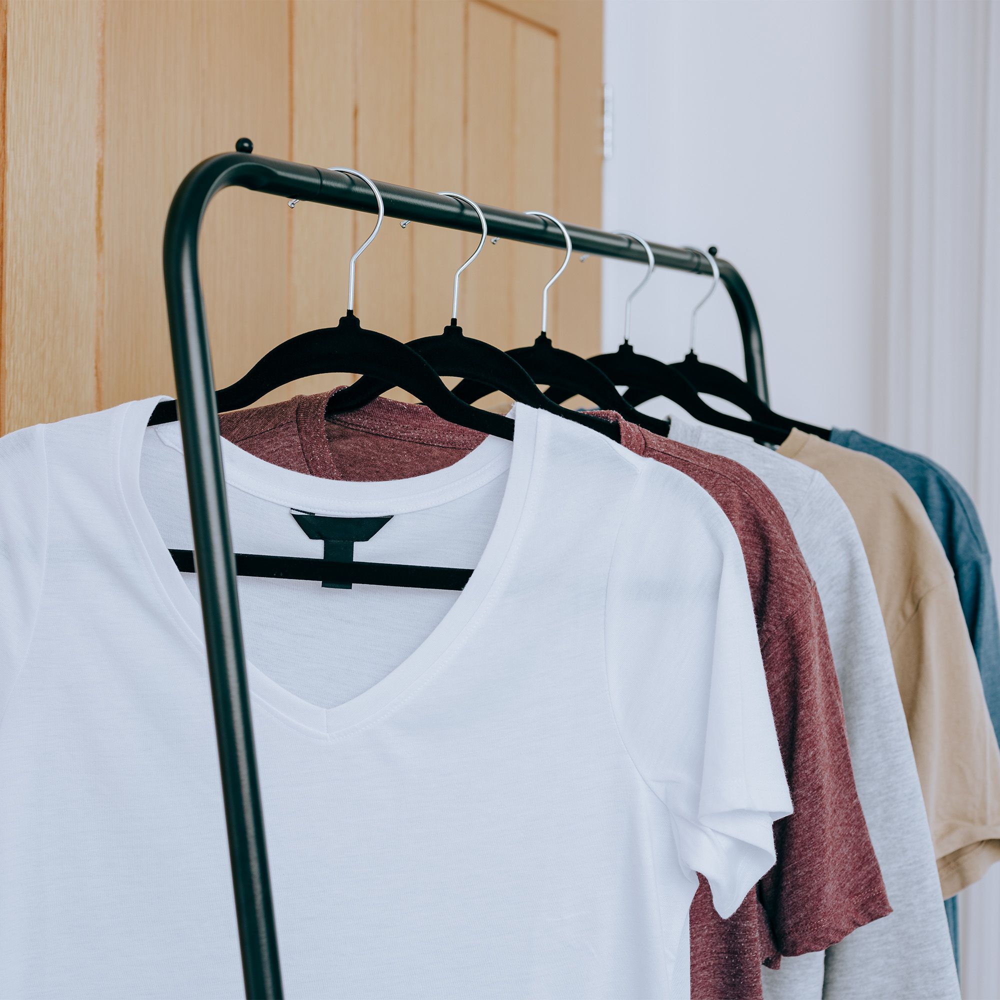 addis-velvet-hangers-50pk-519223